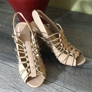 Natural sling style gladiator heel pump